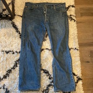 LEVIS 501 BUTTON UP FLY MEDIUM WASH JEANS